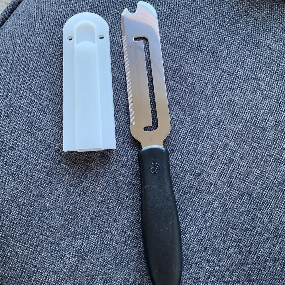 Pampered Chef Cheese Knife slicer with cover